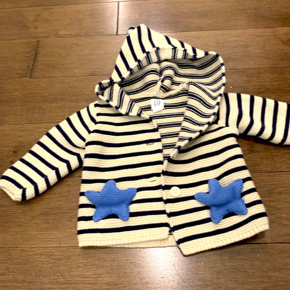 Gap 3-6 sweaters